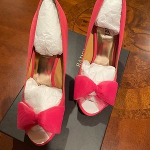 New Badgley Mischka Honeysuckle Satin Peep Toe Bow Platform Heels Size 9
